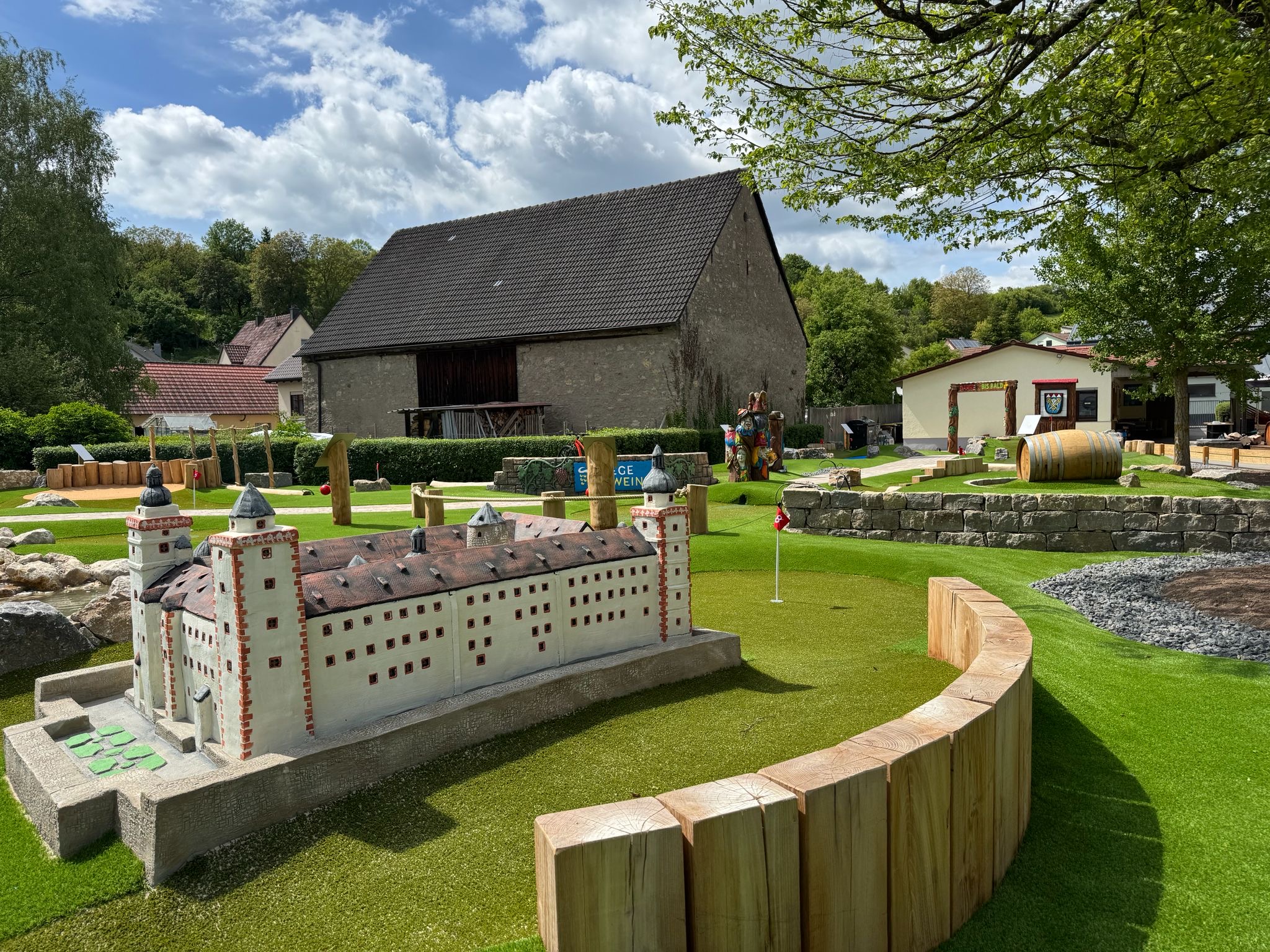 Fertigstellung Adventure Golf Dürrbachpark Güntersleben (15)