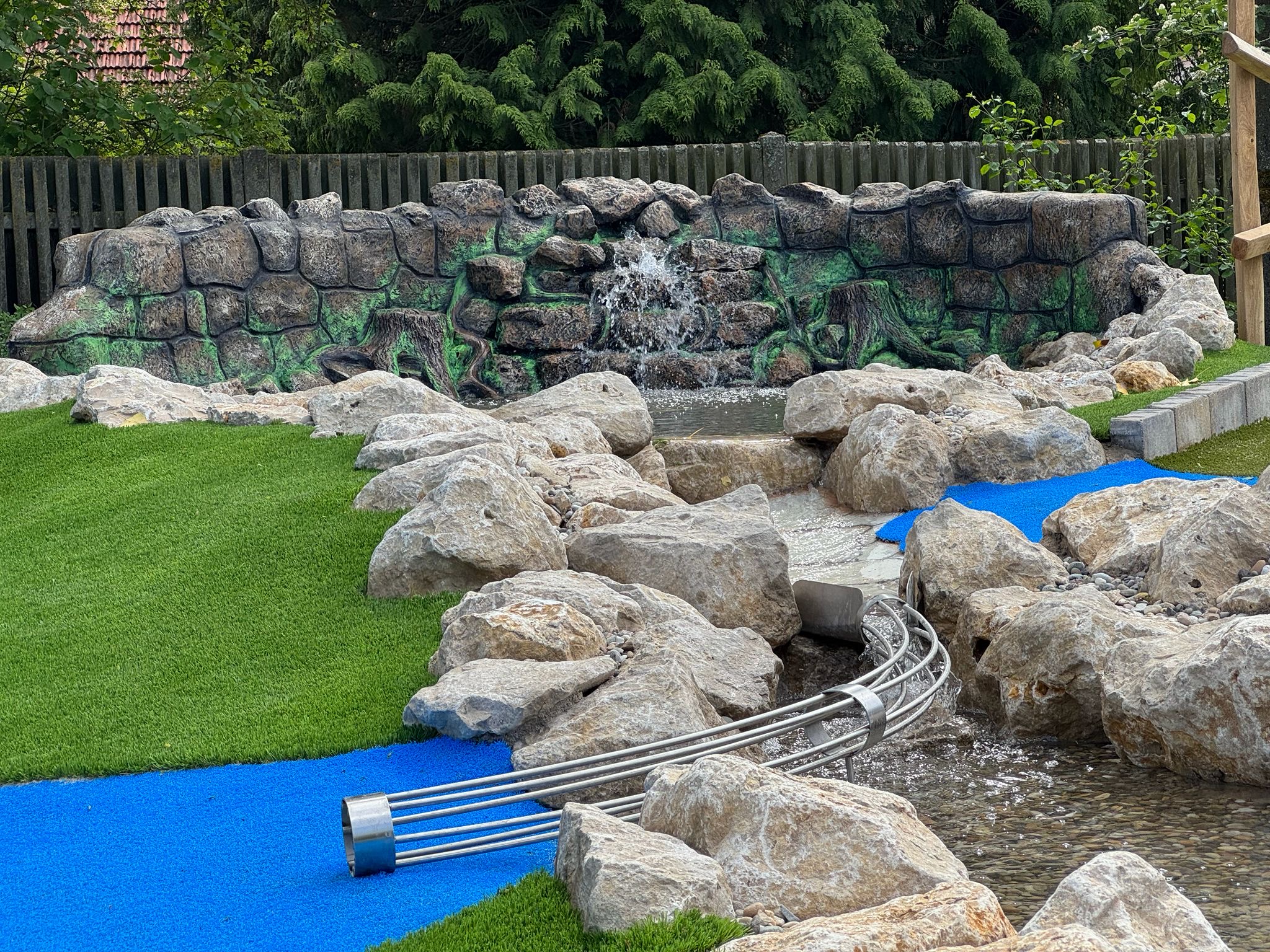 Fertigstellung Adventure Golf Dürrbachpark Güntersleben (16)