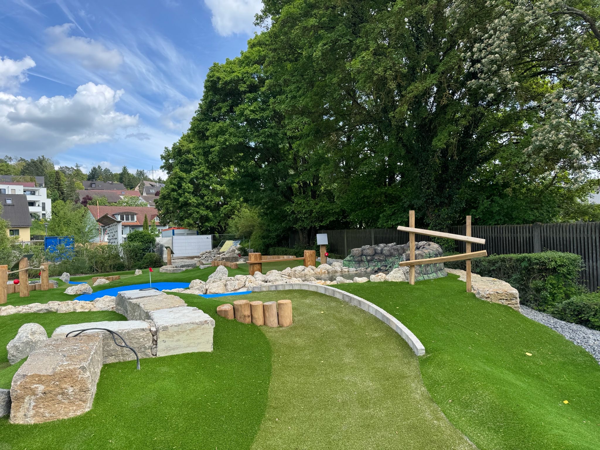 Fertigstellung Adventure Golf Dürrbachpark Güntersleben (18)