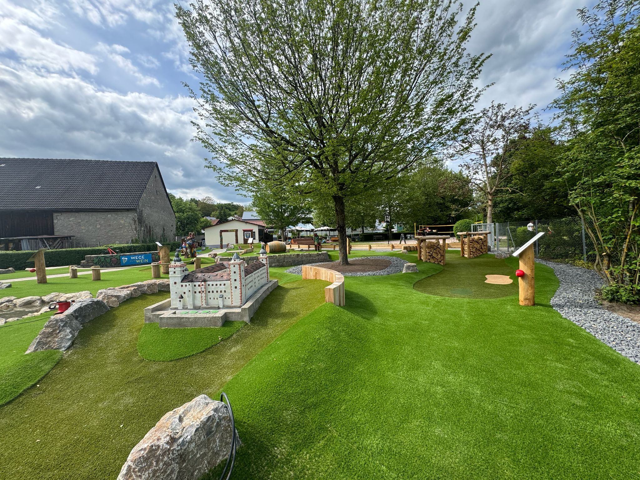 Fertigstellung Adventure Golf Dürrbachpark Güntersleben (3)