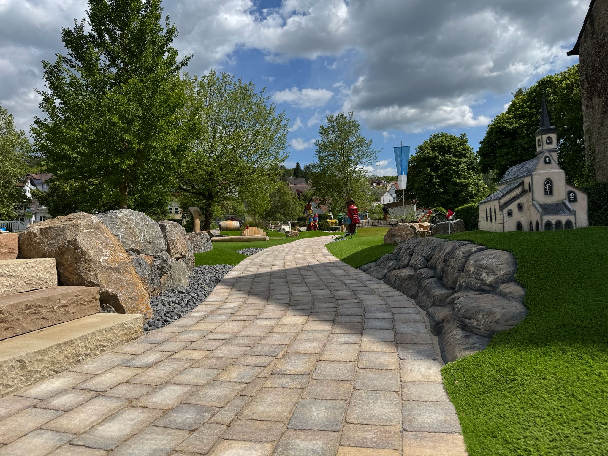 Fertigstellung Adventure Golf Dürrbachpark Güntersleben (4)