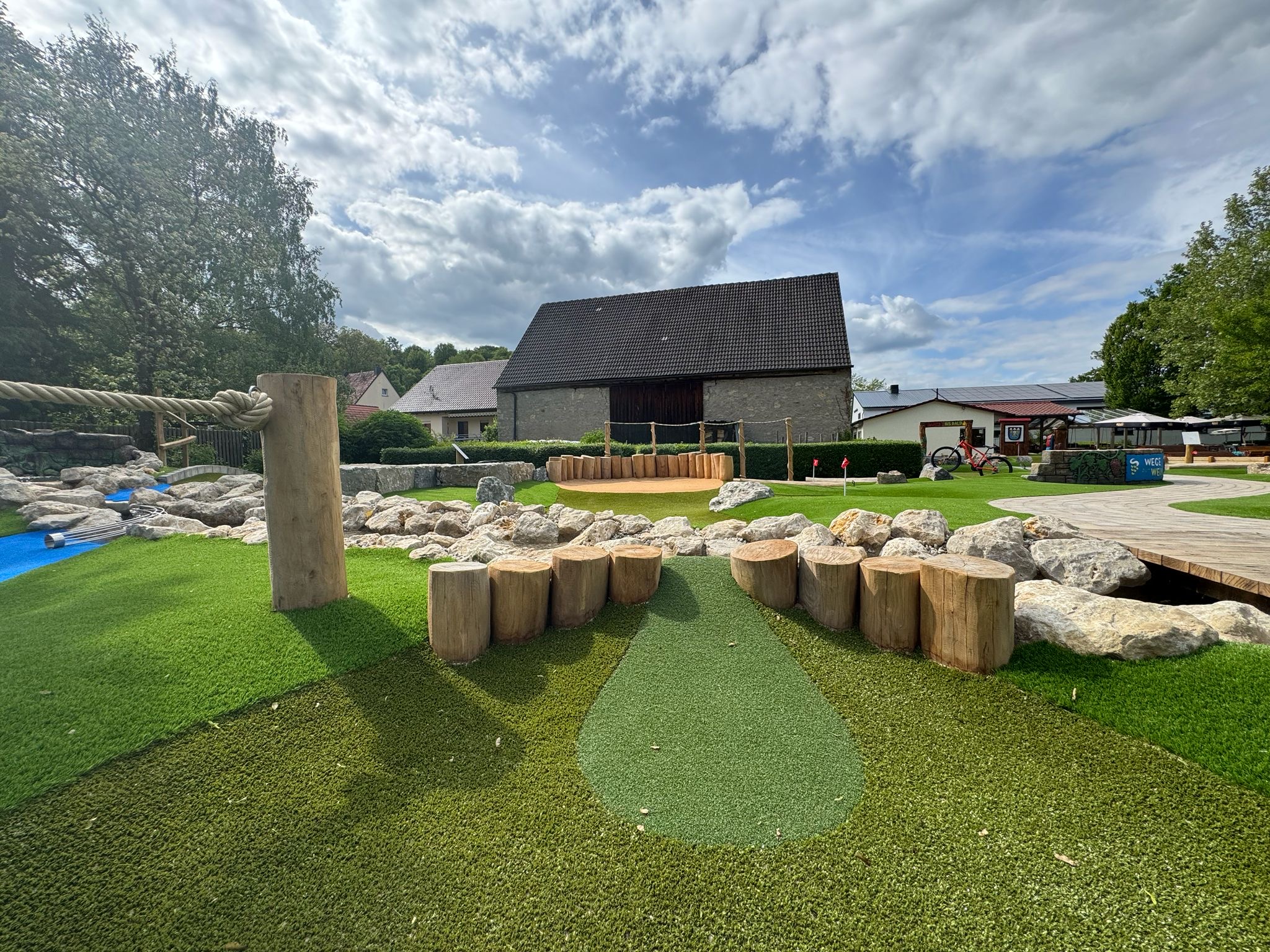 Fertigstellung Adventure Golf Dürrbachpark Güntersleben (8)